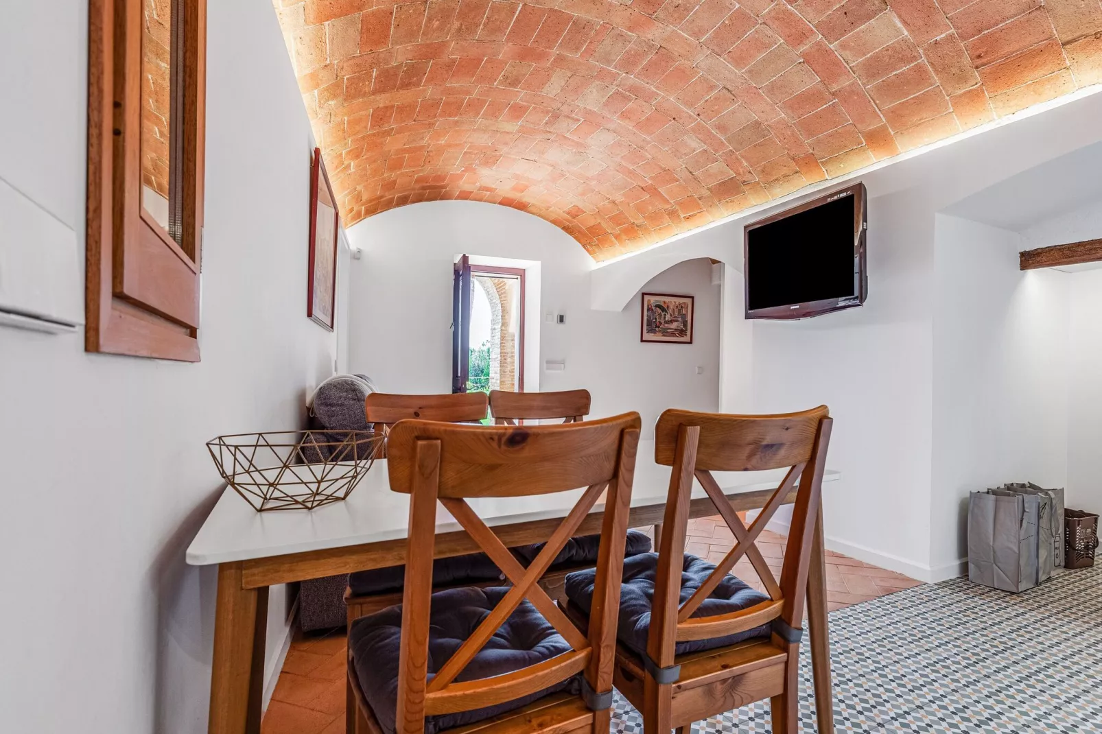 Casa con piscina en Vulpellac-Eetkamer