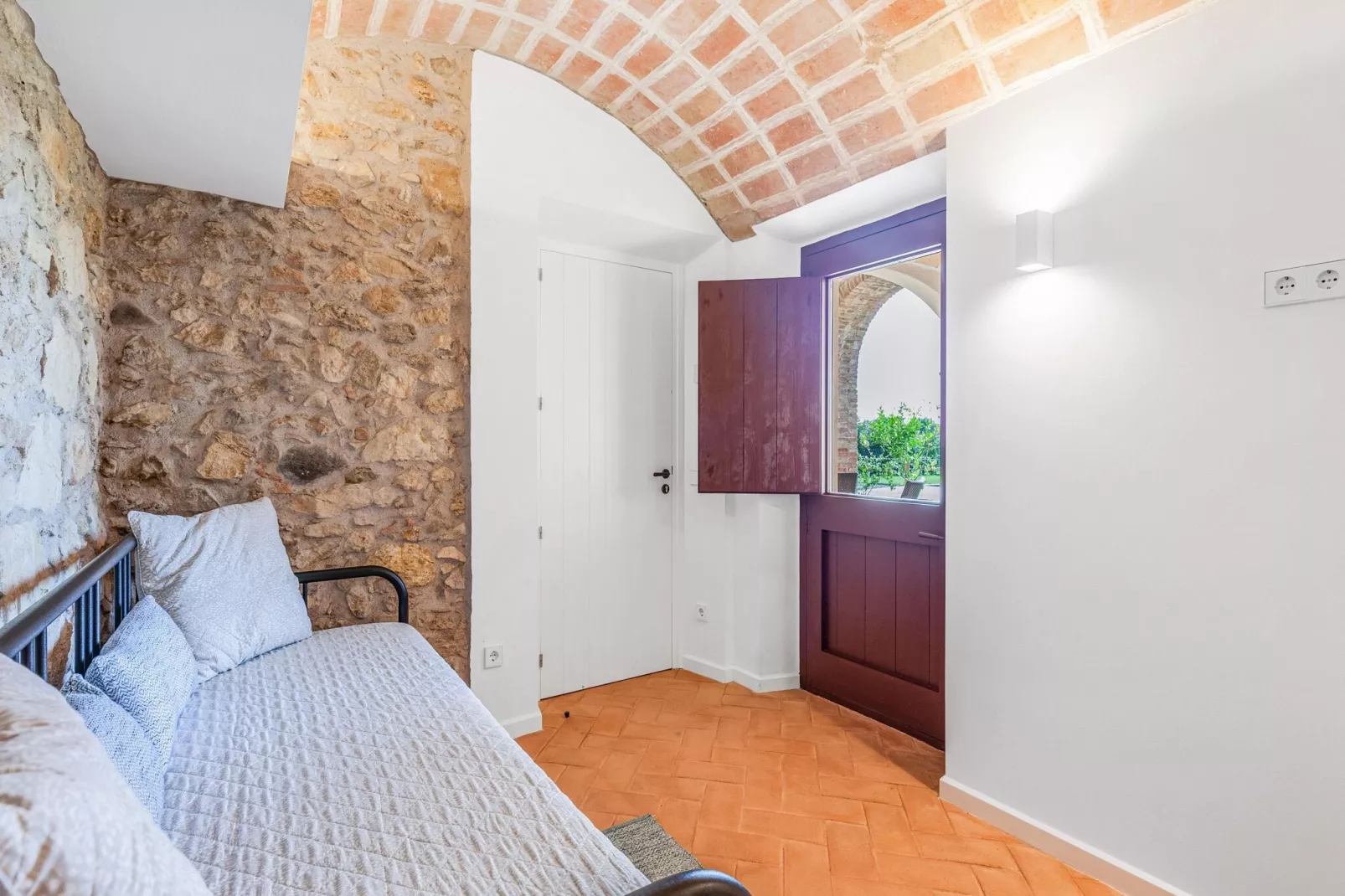 Casa con piscina en Vulpellac-Woonkamer