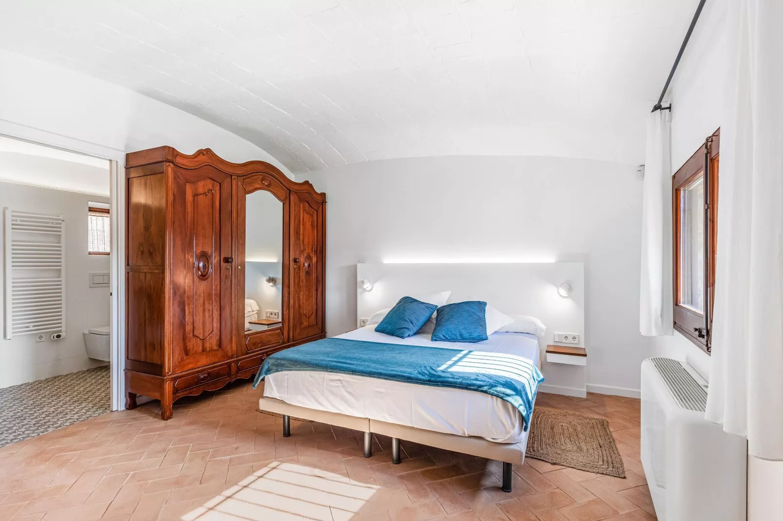 Casa con piscina en Vulpellac-Slaapkamer