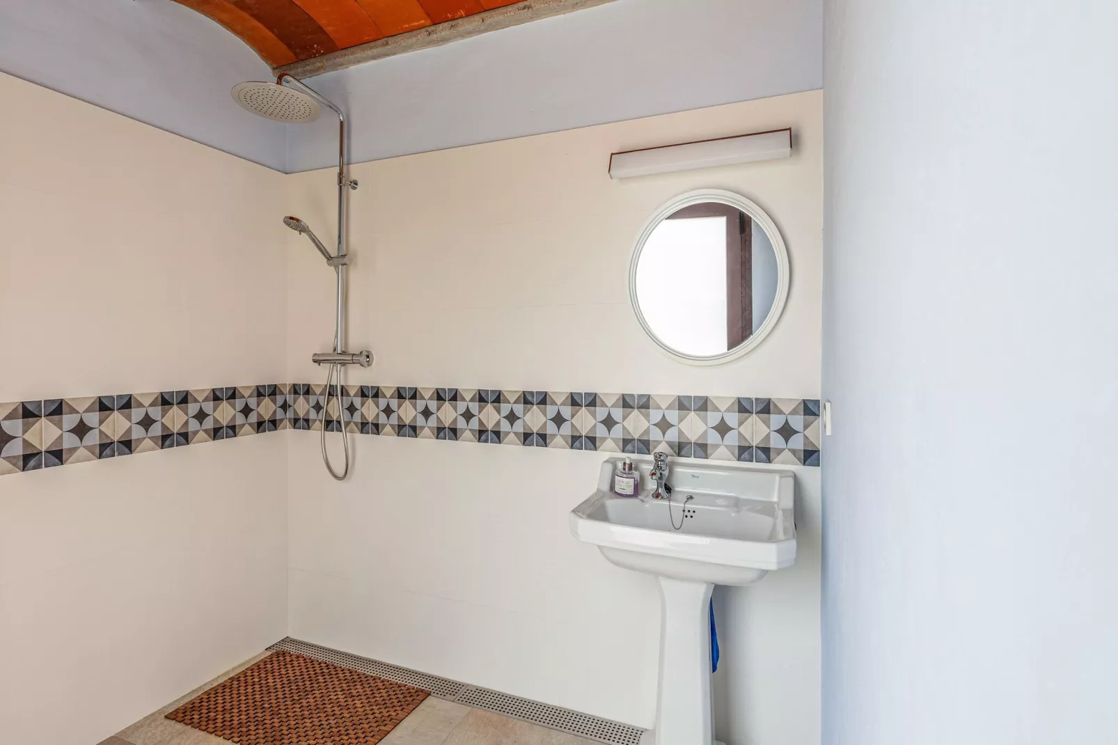 Casa con piscina en Vulpellac-Badkamer
