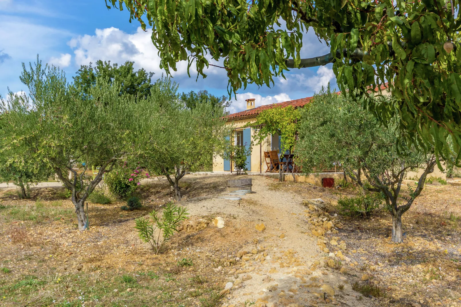 Maison de vacances Aups-Buitenkant zomer