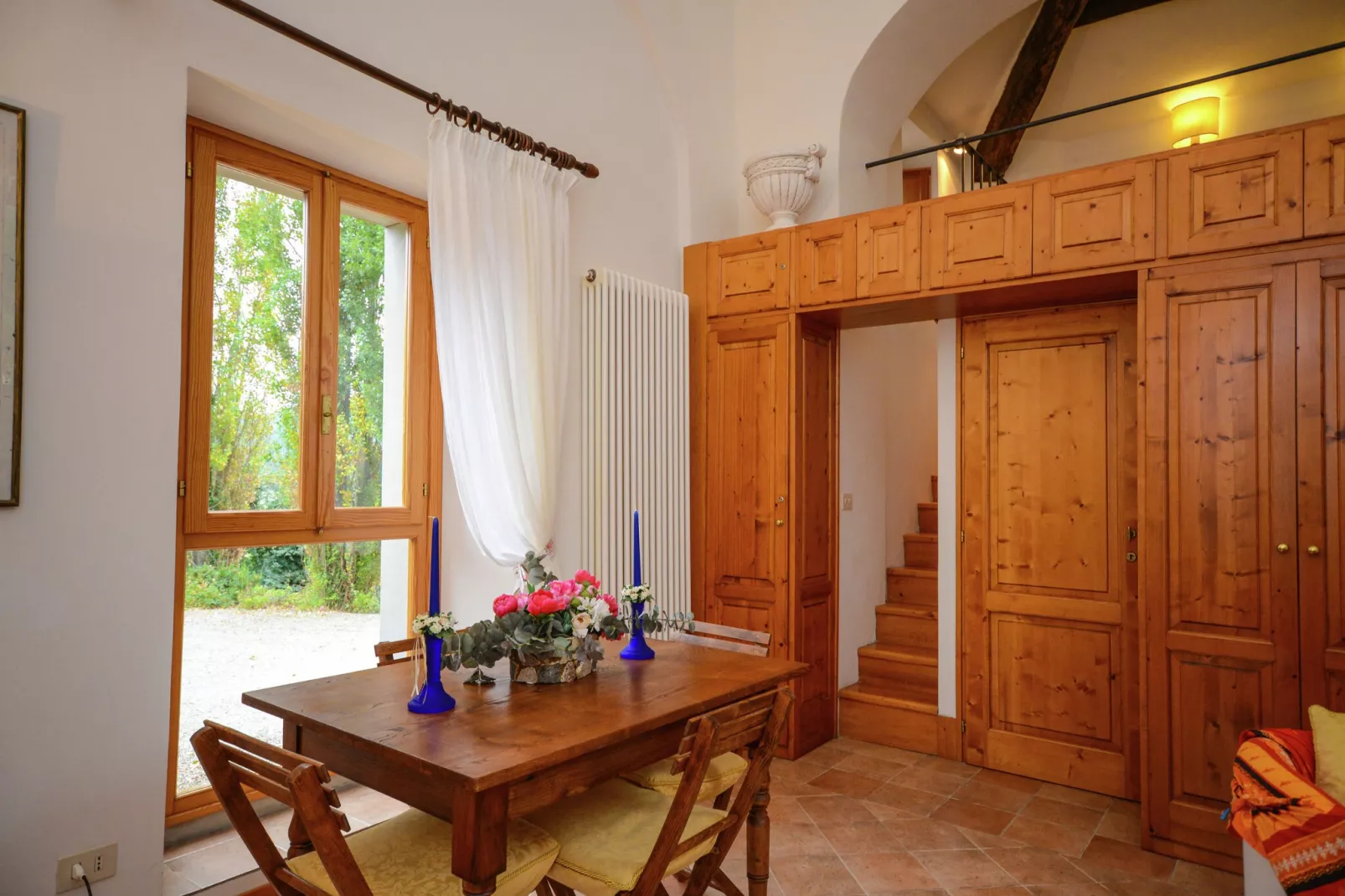 Romantisch mini-appartement in voormalig kerkje, zwembad, panoramisch uitzicht-Eetkamer