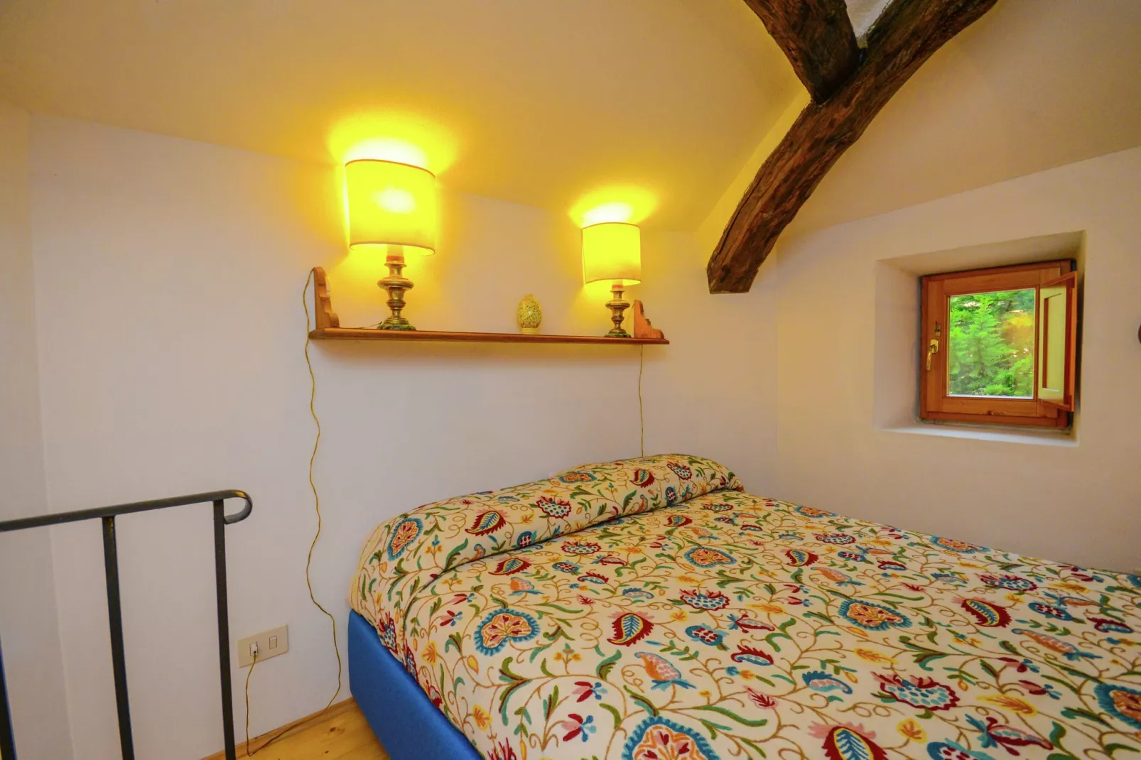 Romantisch mini-appartement in voormalig kerkje, zwembad, panoramisch uitzicht-Slaapkamer