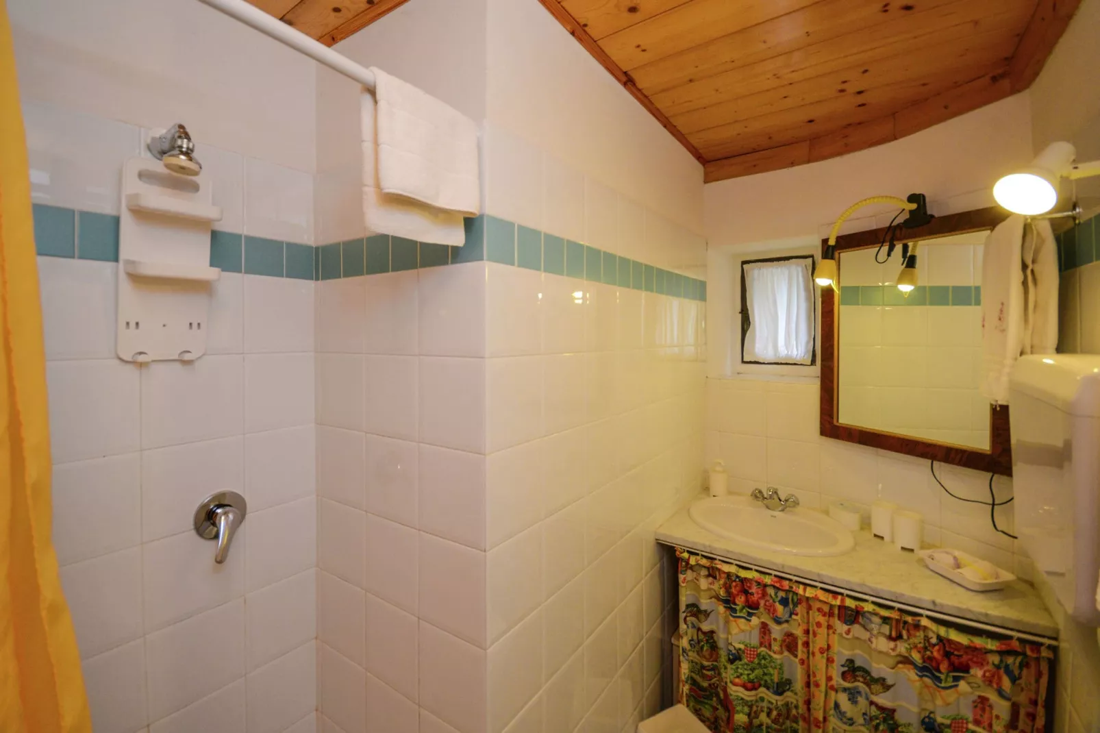Romantisch mini-appartement in voormalig kerkje, zwembad, panoramisch uitzicht-Badkamer