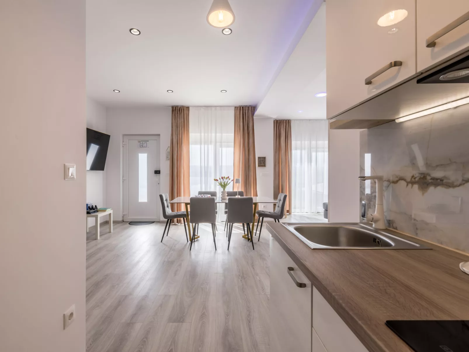 Luxury Apartman Mir-Binnen