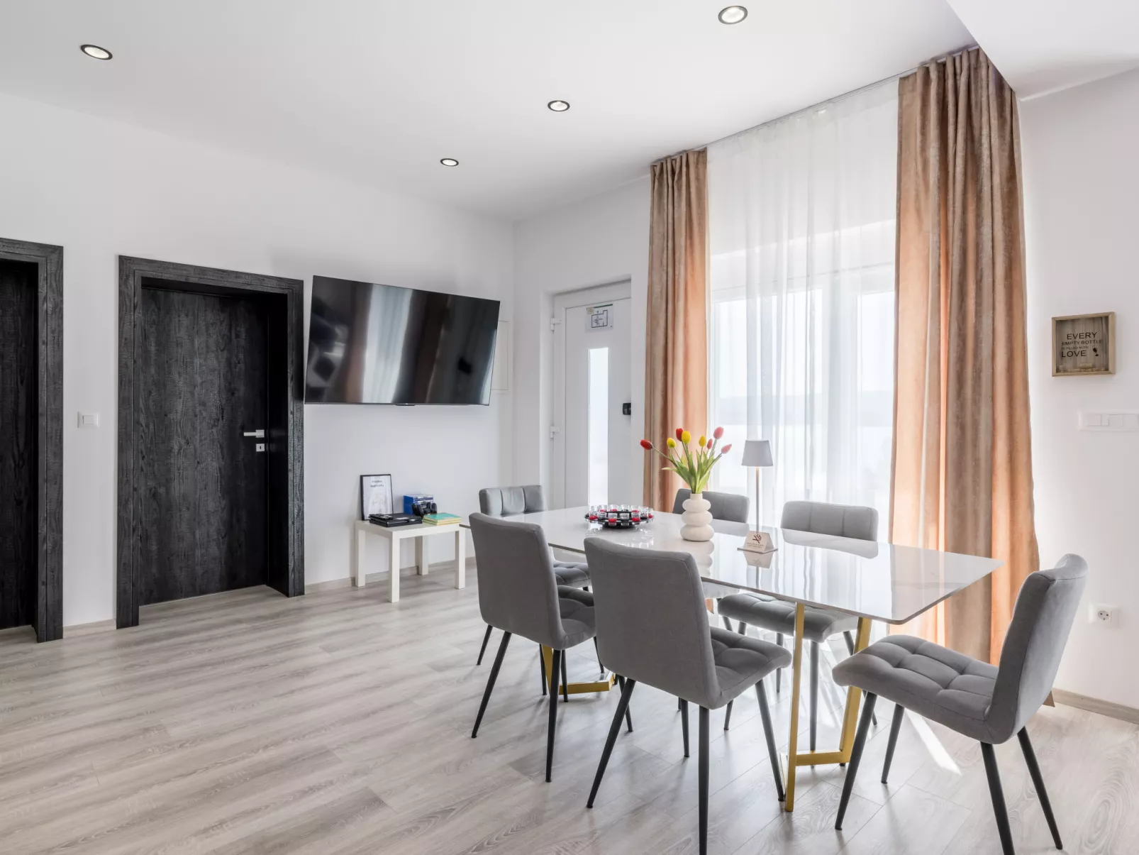 Luxury Apartman Mir-Binnen