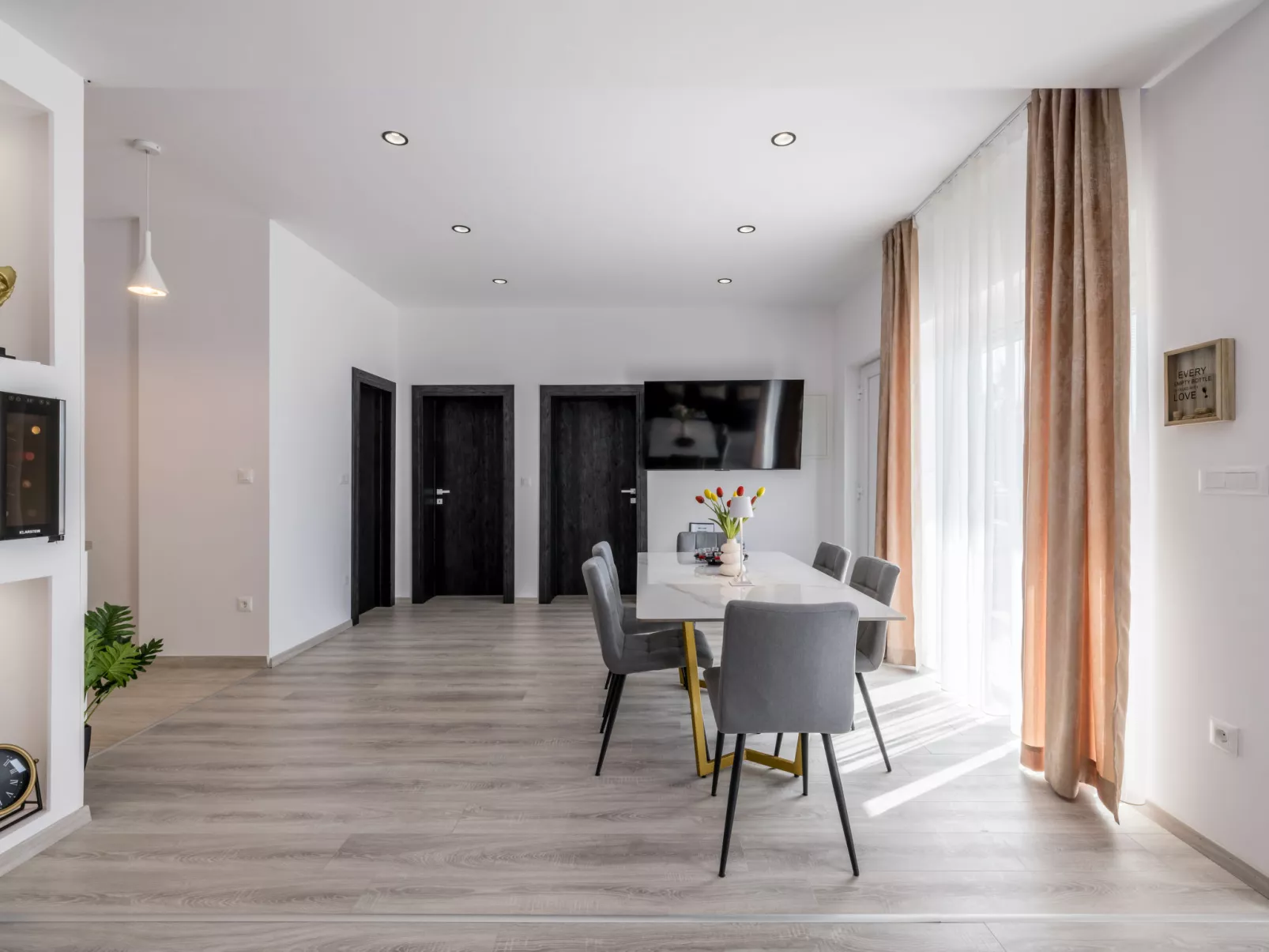 Luxury Apartman Mir-Binnen