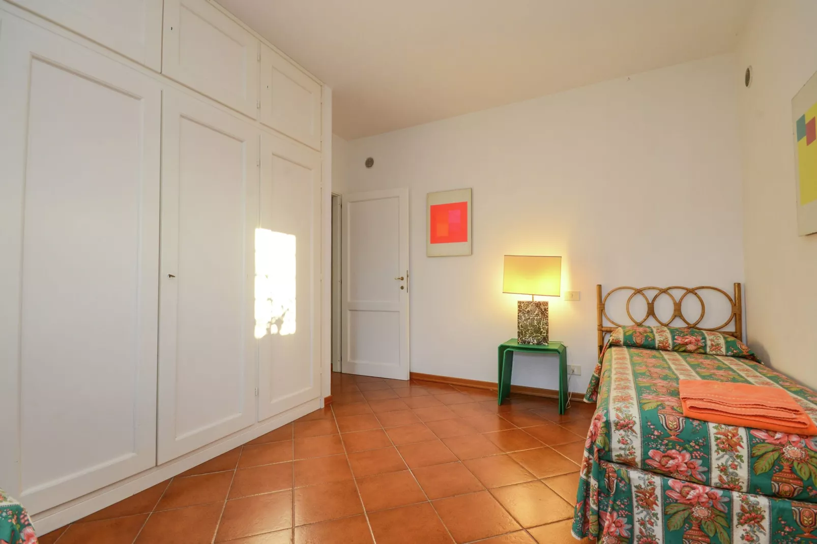 Villa-appartement met zwembad en panoramisch uitzicht over de Apennijnen-Slaapkamer