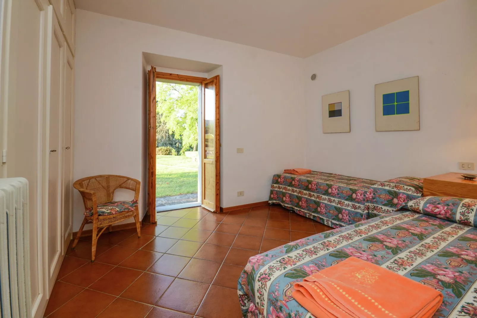 Villa-appartement met zwembad en panoramisch uitzicht over de Apennijnen-Slaapkamer