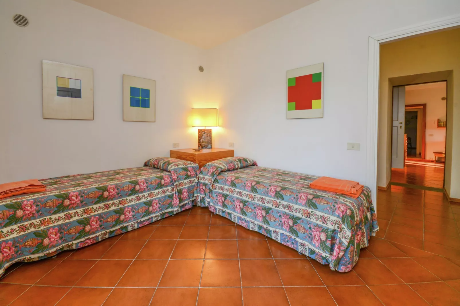 Villa-appartement met zwembad en panoramisch uitzicht over de Apennijnen-Slaapkamer