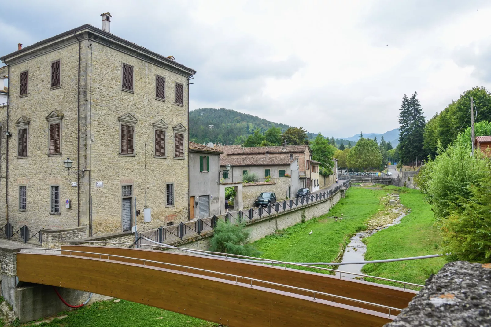 Villa-appartement met zwembad en panoramisch uitzicht over de Apennijnen-Gebieden zomer 1km