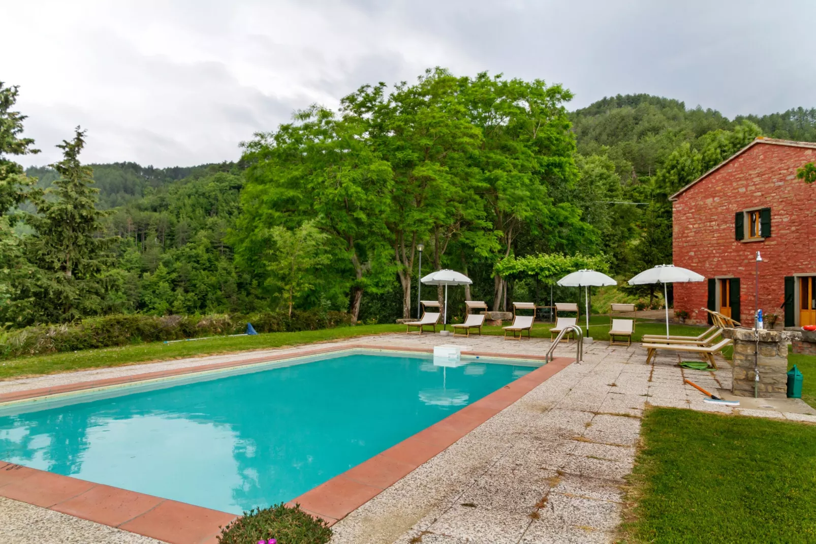 Prachtige villa in Toscane met een adembenemend uitzicht-Zwembad