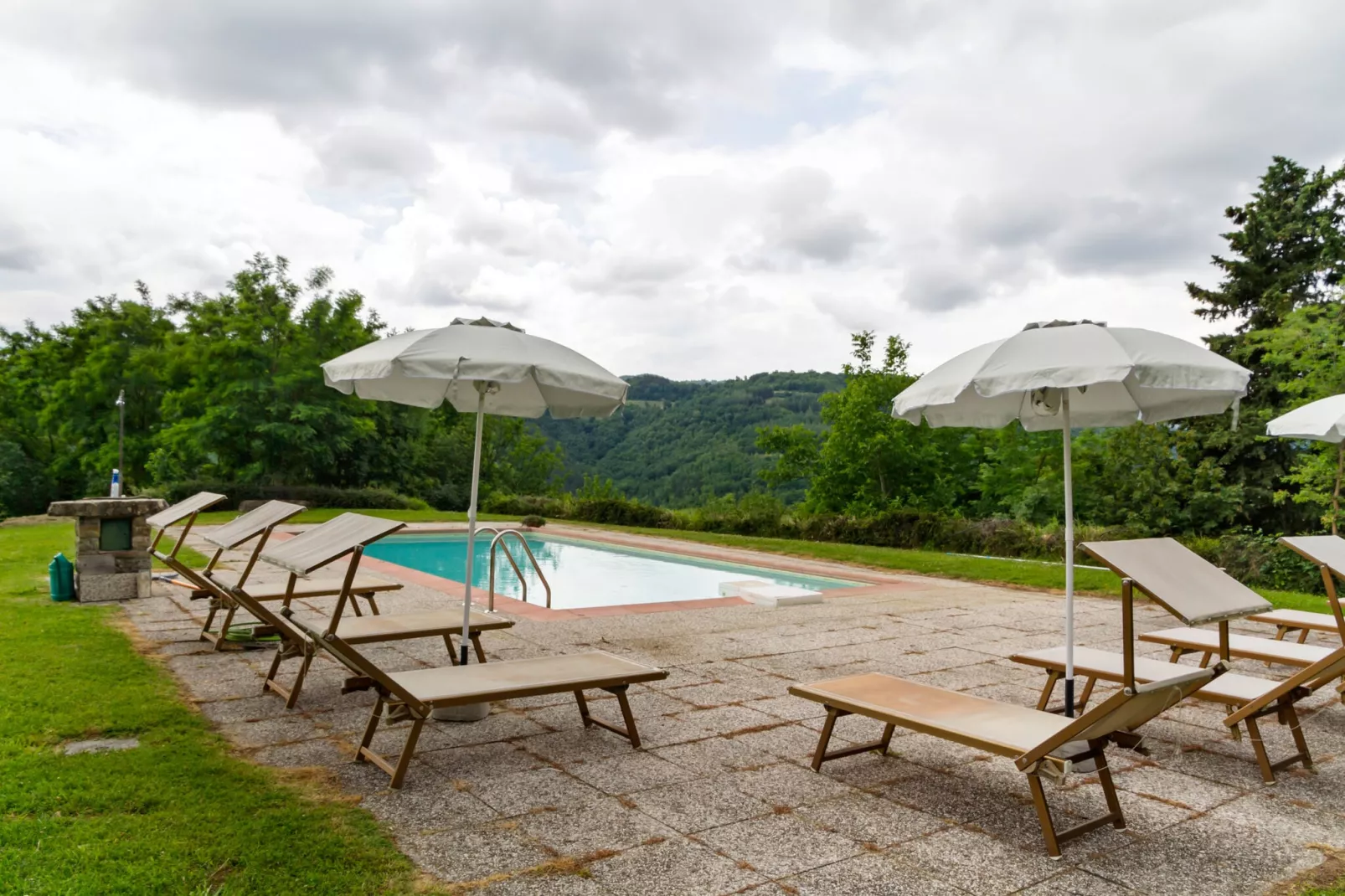 Prachtige villa in Toscane met een adembenemend uitzicht-Zwembad