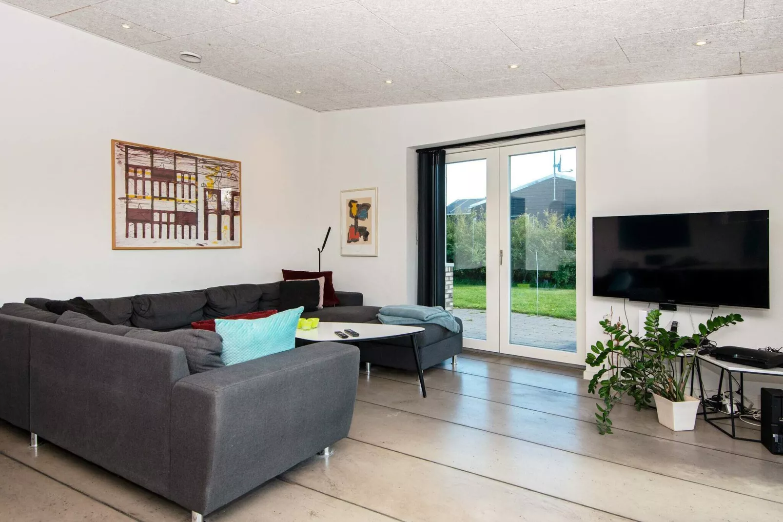 Luxe Lakeside Retreat met Spa-By Traum-Binnen