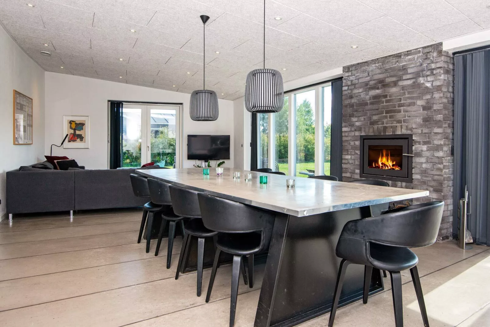 Luxe Lakeside Retreat met Spa-By Traum-Binnen