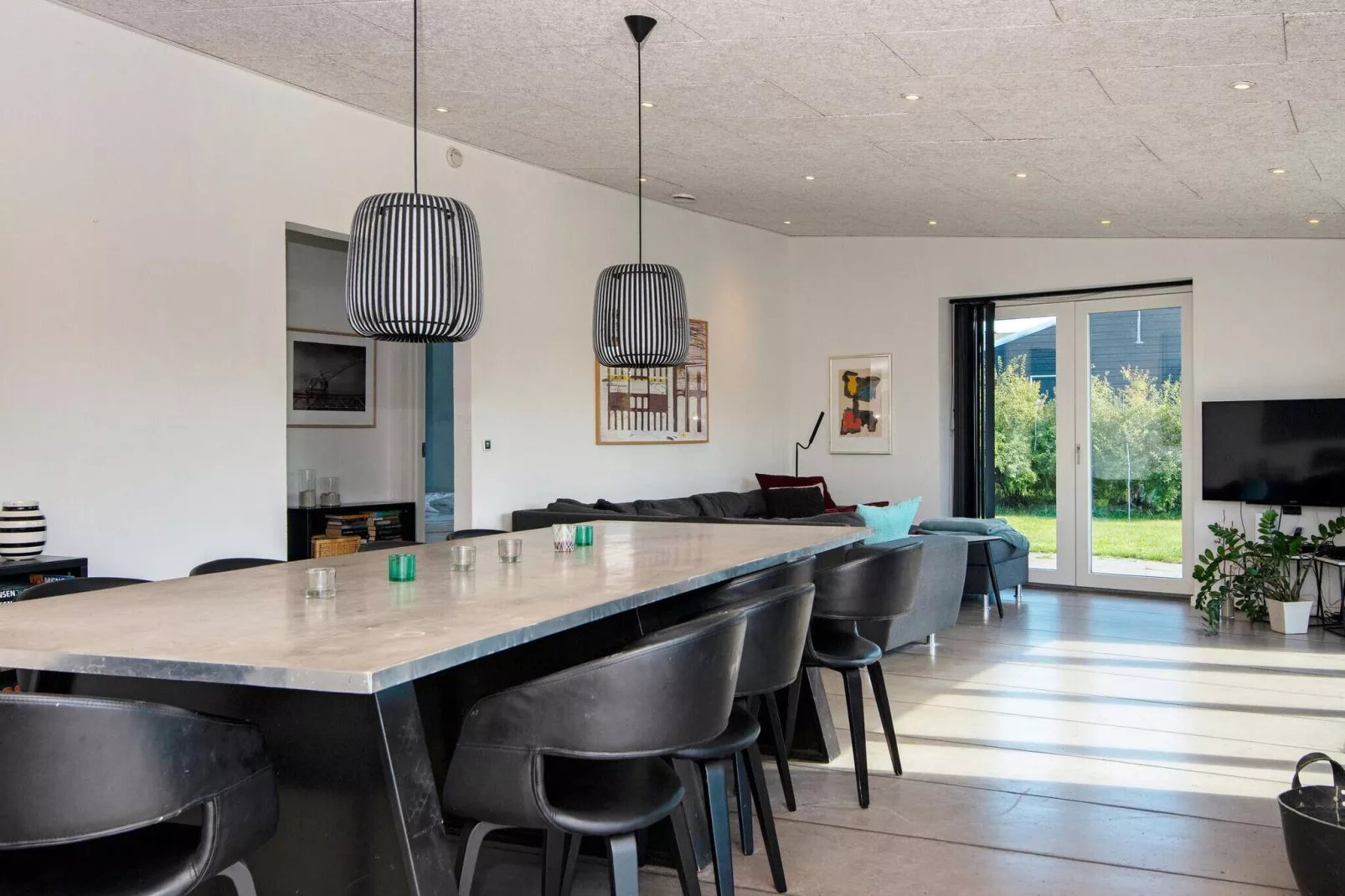Luxe Lakeside Retreat met Spa-By Traum-Binnen