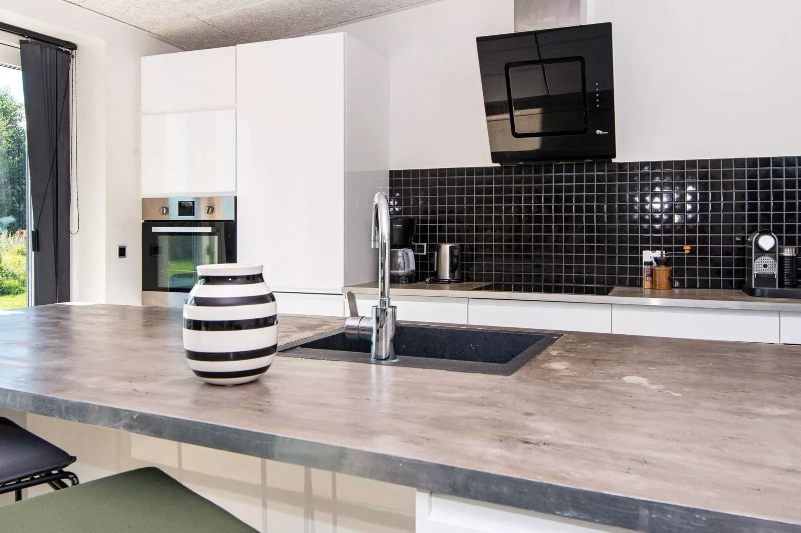 Luxe Lakeside Retreat met Spa-By Traum-Binnen