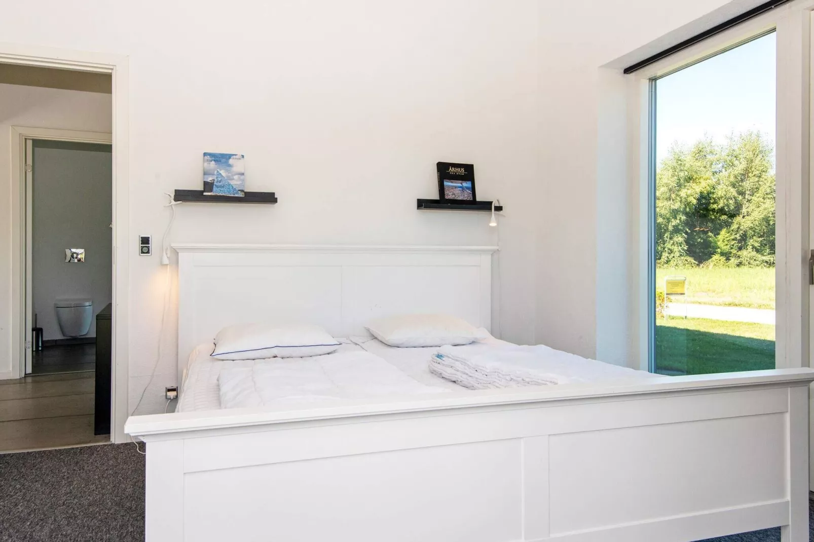 Luxe Lakeside Retreat met Spa-By Traum-Binnen