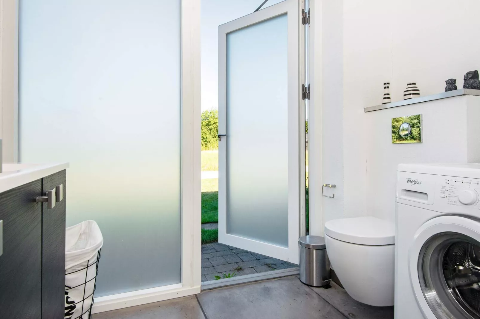 Luxe Lakeside Retreat met Spa-By Traum-Binnen