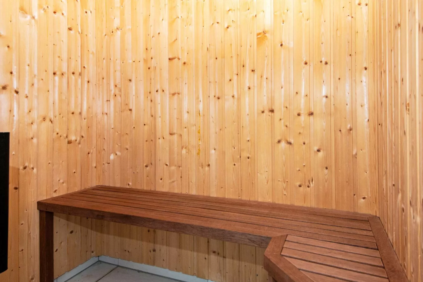 Luxe Lakeside Retreat met Spa-By Traum-Sauna