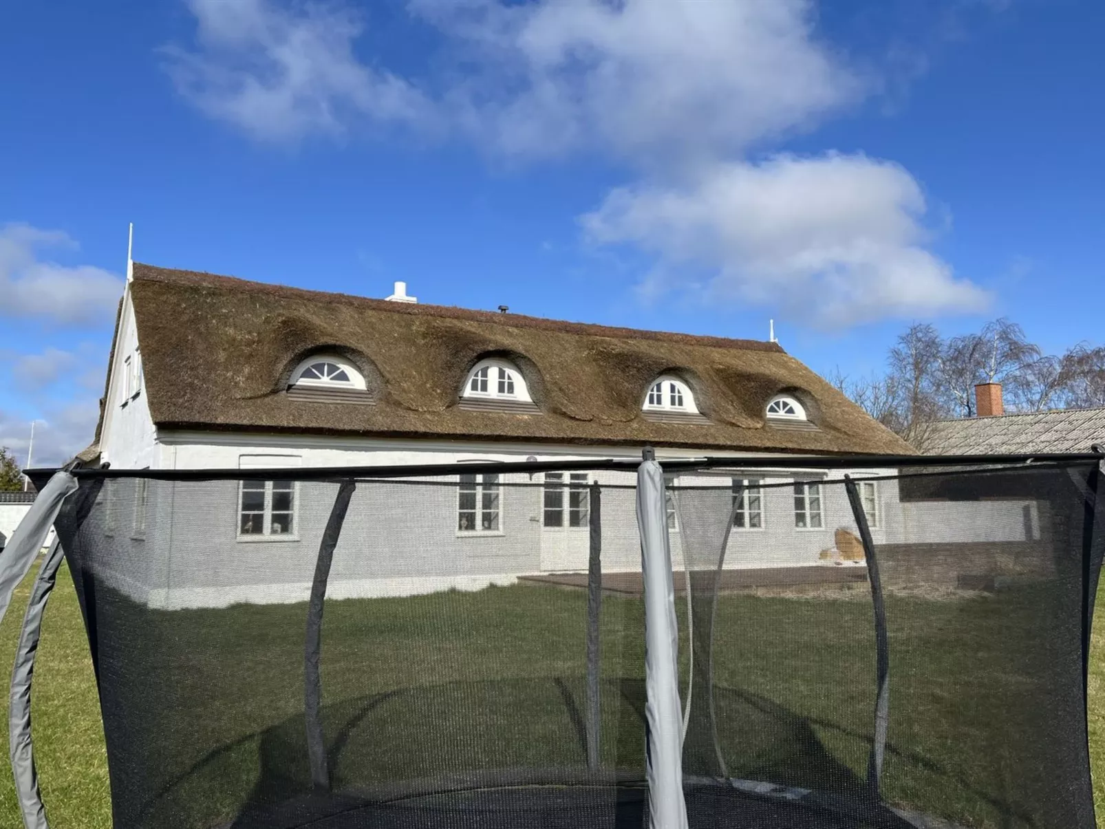 "Fridgerd" - 4.8km from the sea-Buiten