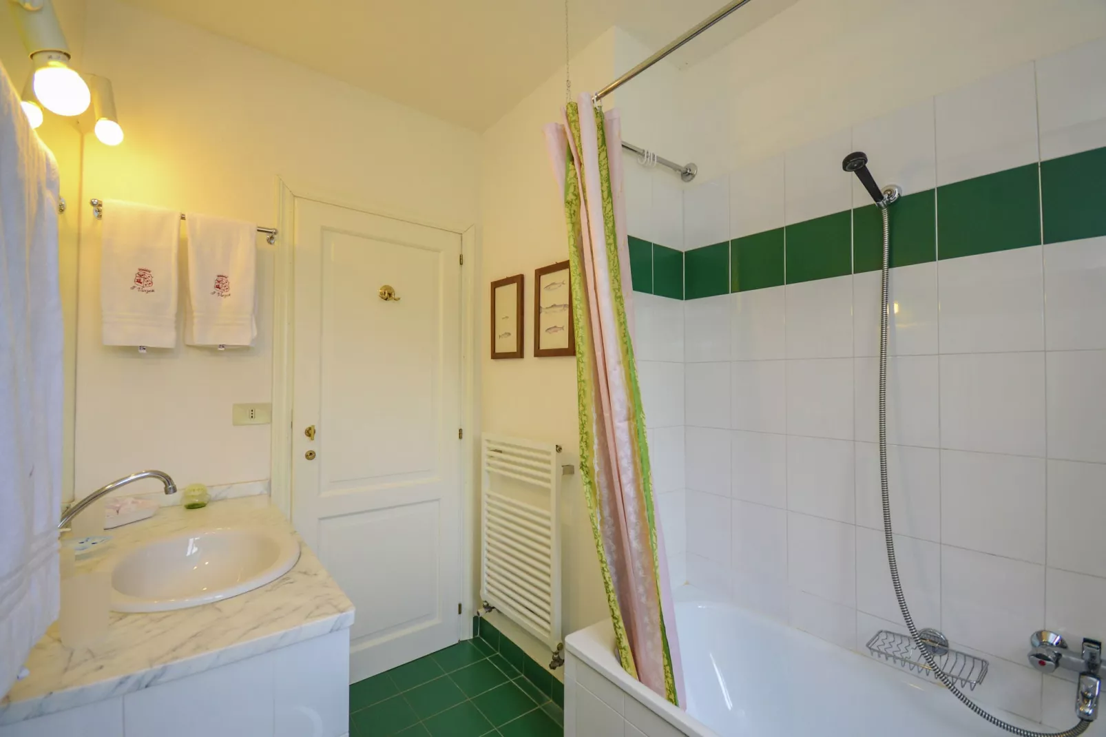 Landelijke villa in Emilia-Romagna met adembenemend uitzicht-Badkamer