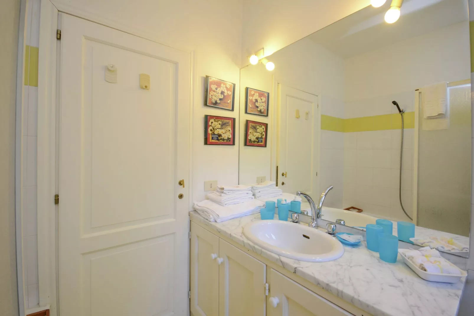 Landelijke villa in Emilia-Romagna met adembenemend uitzicht-Badkamer