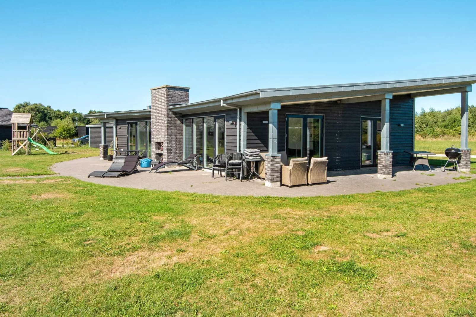 Luxe Lakeside Retreat met Spa-By Traum-Uitzicht