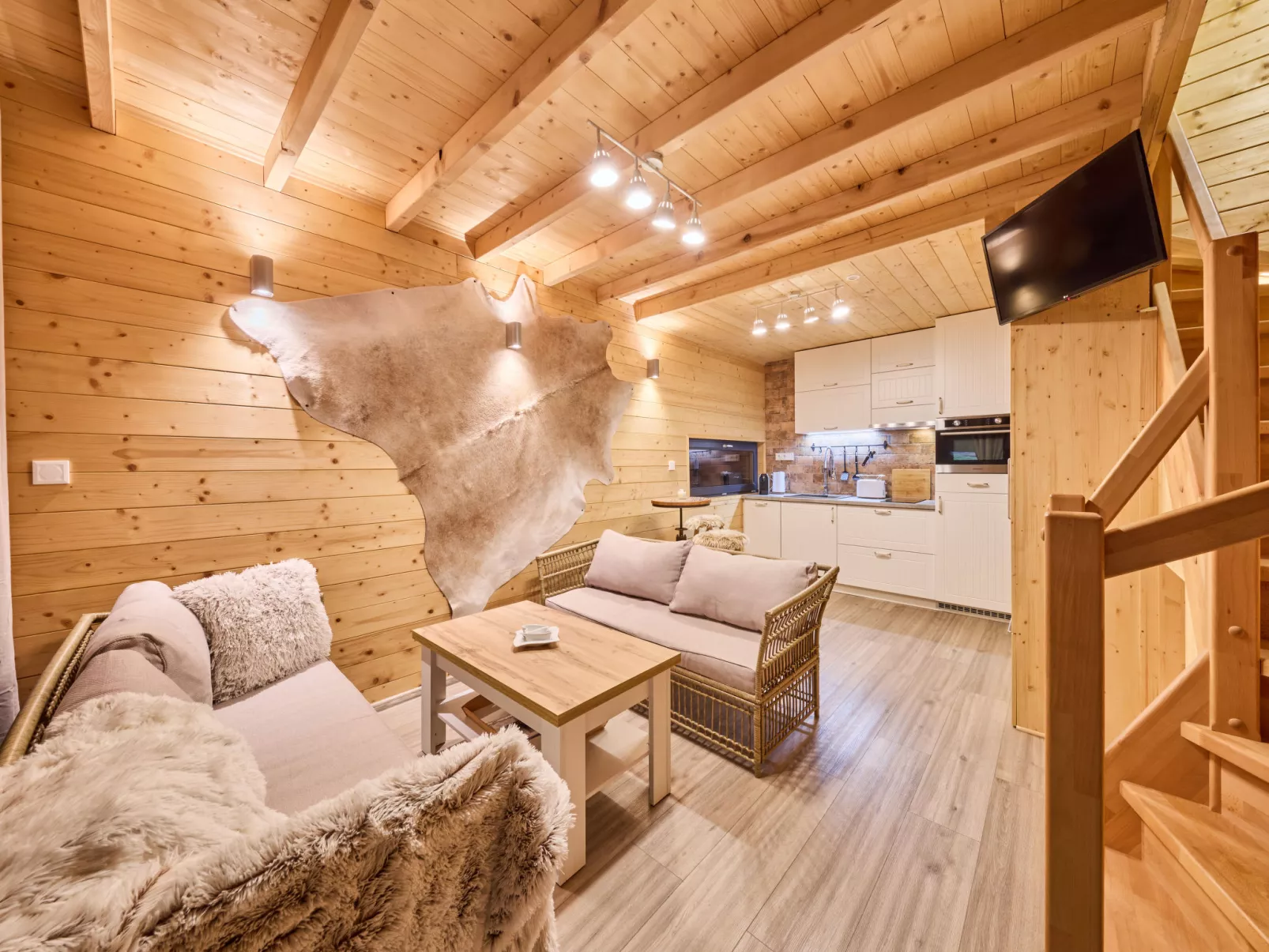 Luxe Timber Lodge & Yoga Loft-Binnen