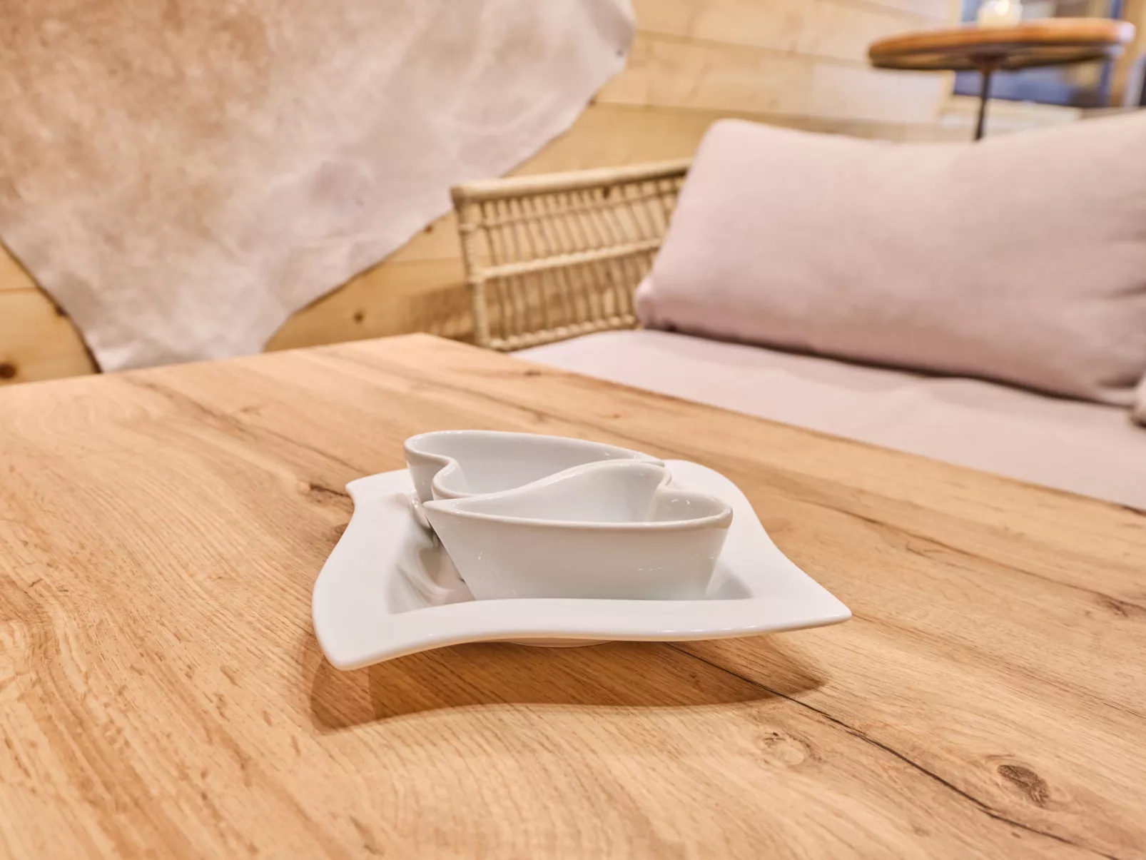 Luxe Timber Lodge & Yoga Loft-Binnen
