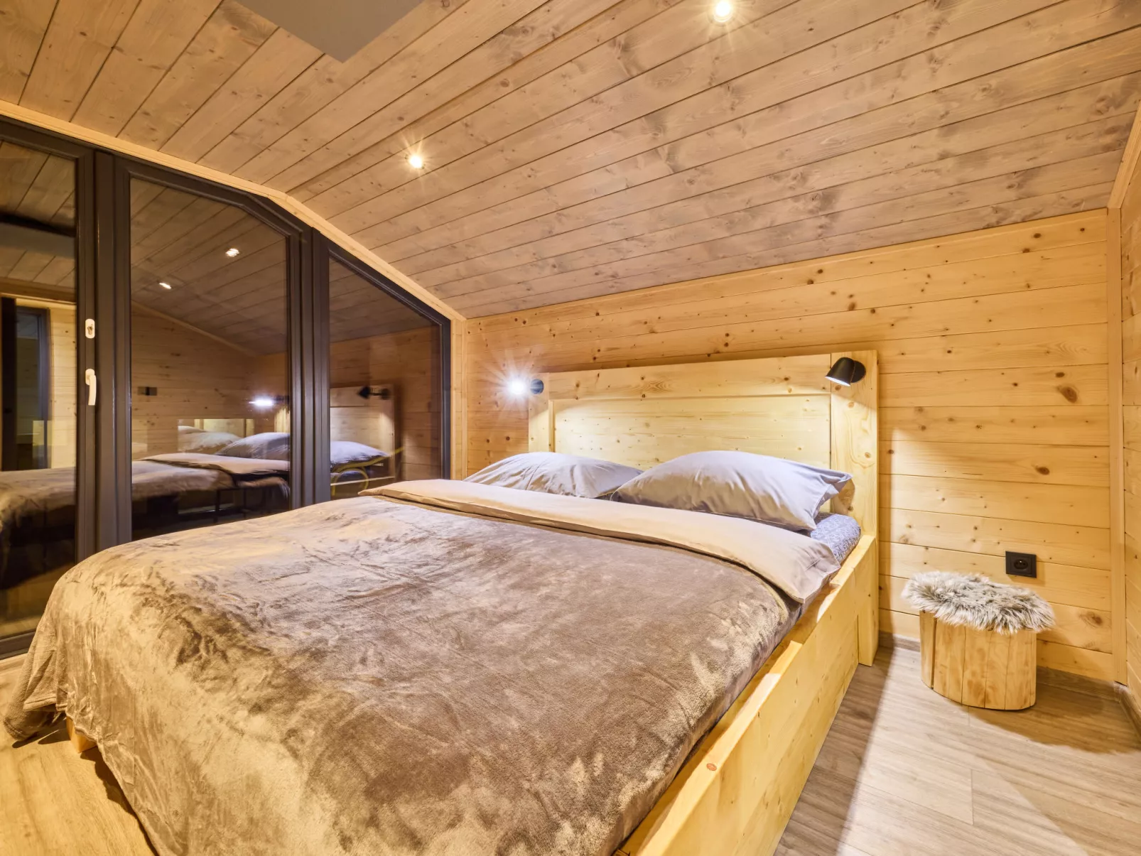 Luxe Timber Lodge & Relaxing Bath”-Binnen