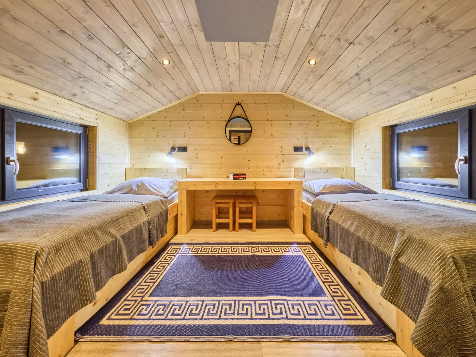 Luxe Timber Lodge & Relaxing Bath”-Binnen