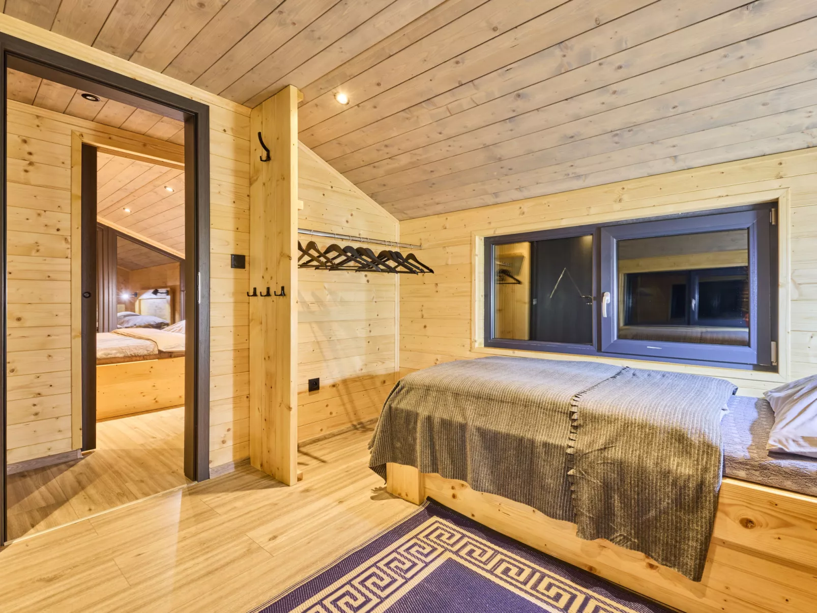 Luxe Timber Lodge & Relaxing Bath”-Binnen