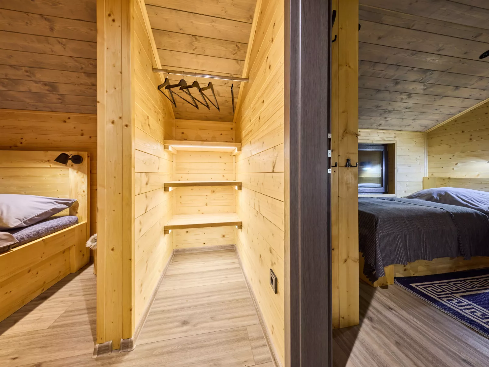 Luxe Timber Lodge & Relaxing Bath”-Binnen