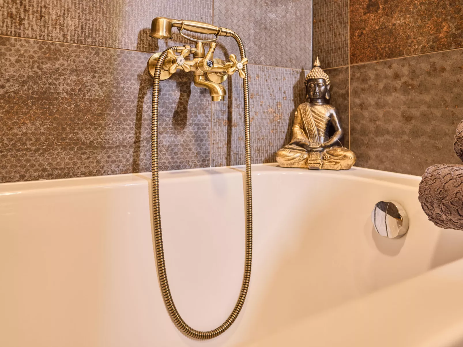 Luxe Timber Lodge & Relaxing Bath”-Binnen