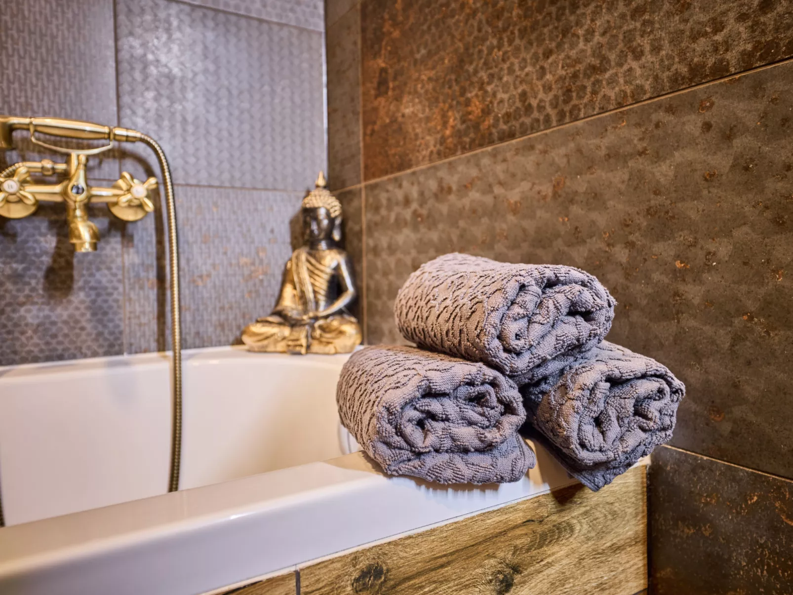 Luxe Timber Lodge & Relaxing Bath”-Binnen