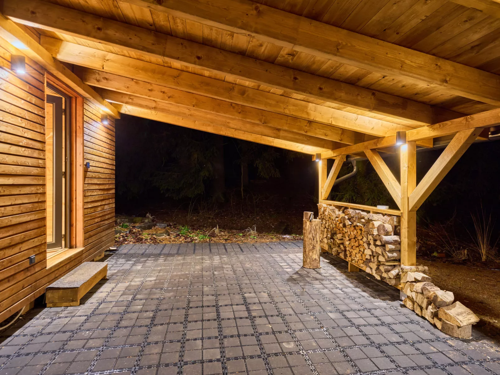 Luxe Timber Lodge & Relaxing Bath”-Buiten
