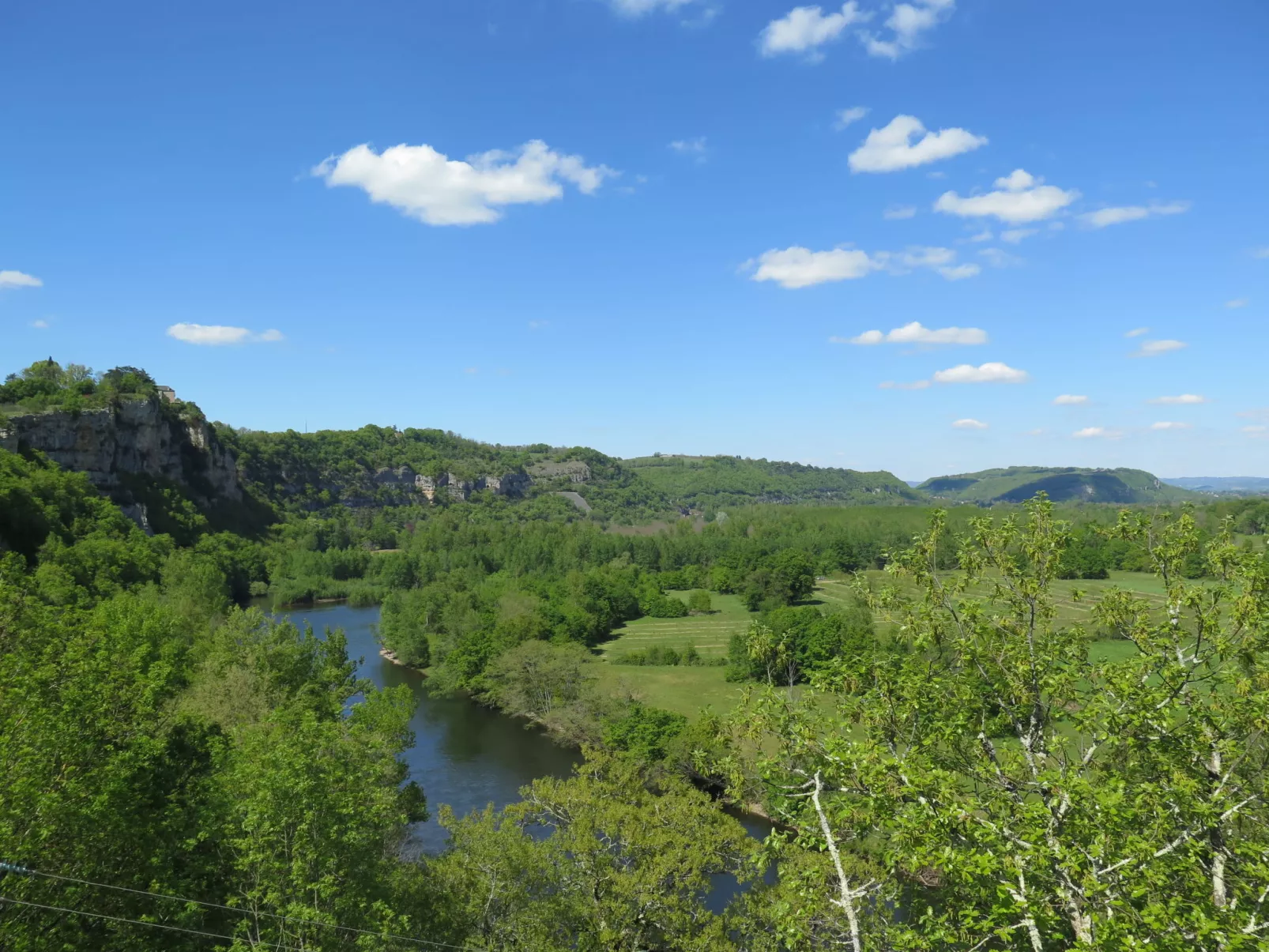 Le Champ du Lac-Buiten