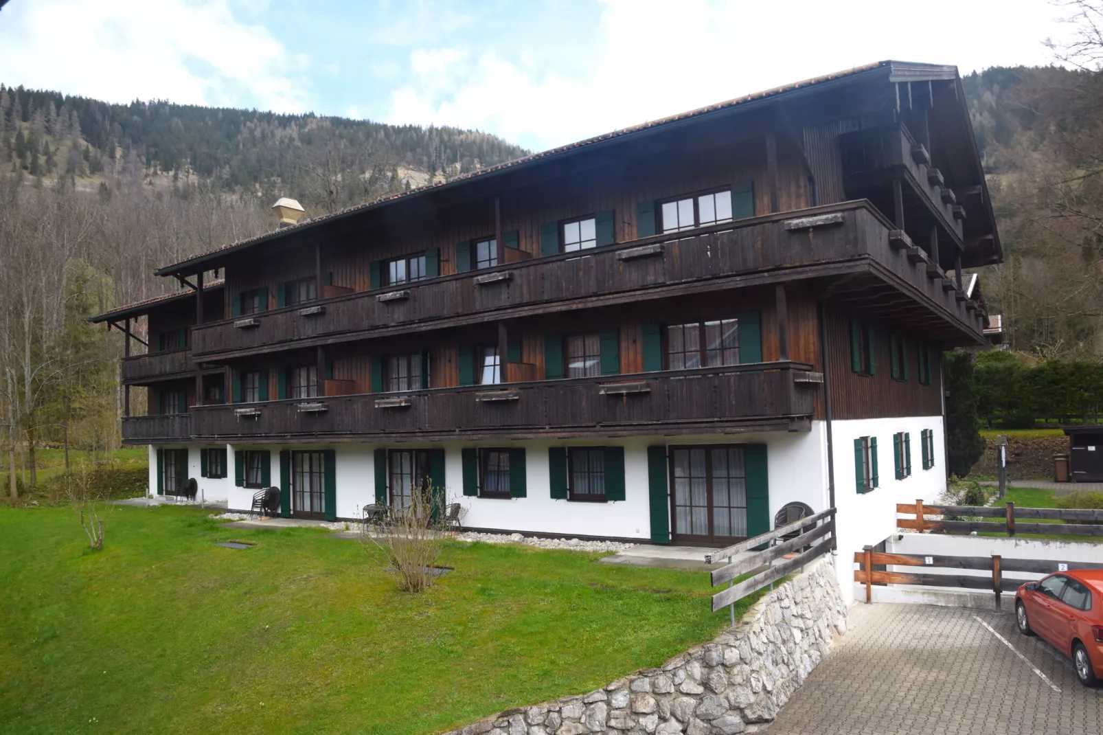 Schöne Unterkunft in den Alpen bei Bayrischzell-Buitenkant zomer