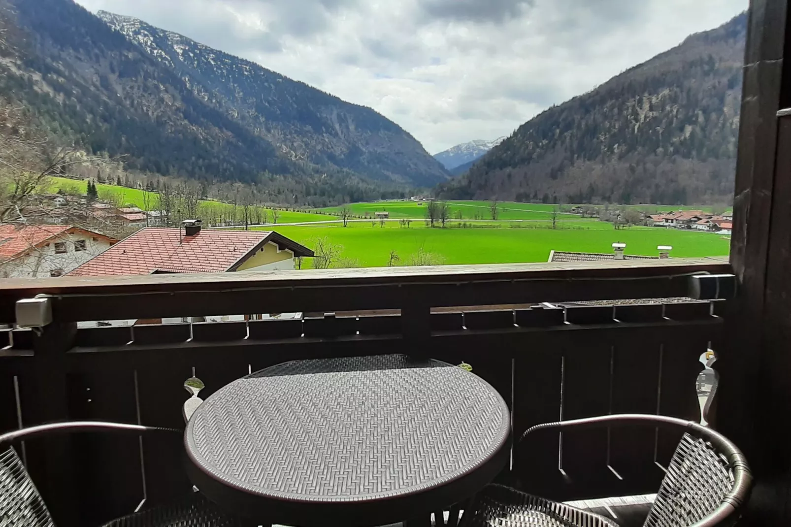 Schöne Unterkunft in den Alpen bei Bayrischzell-Uitzicht zomer