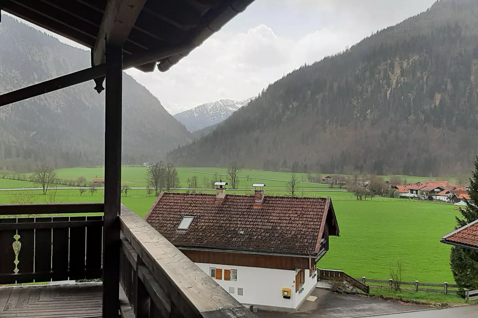 Schöne Unterkunft in den Alpen bei Bayrischzell-Terrasbalkon