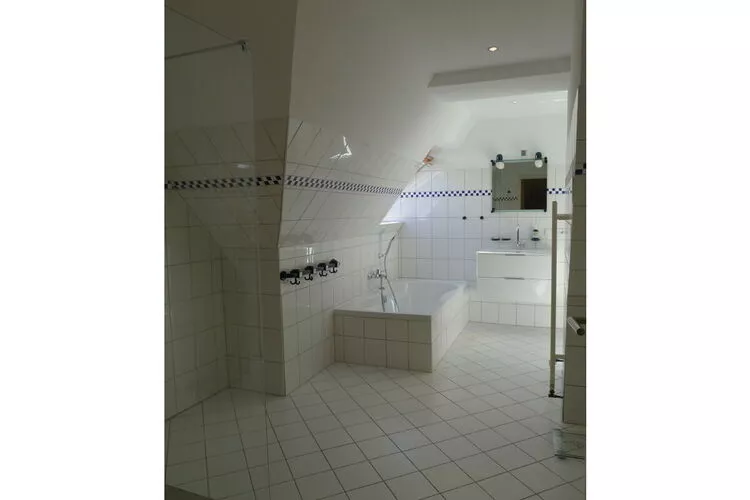 429150-Badkamer