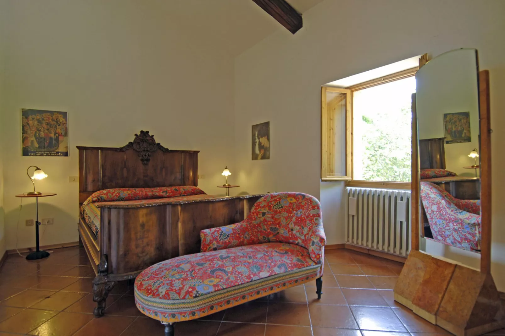 Villa met zwembad en panoramisch uitzicht over de Apennijnen-Slaapkamer