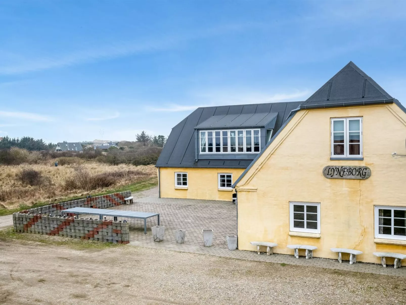 "Nafne" - 1.2km from the sea-Buiten