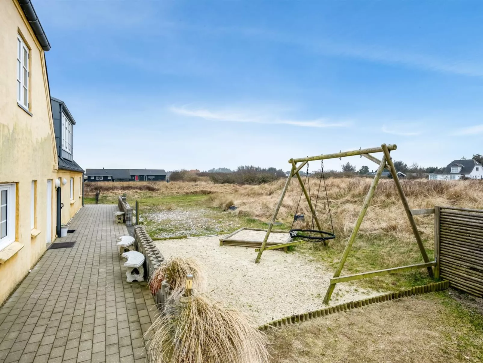"Nafne" - 1.2km from the sea-Buiten