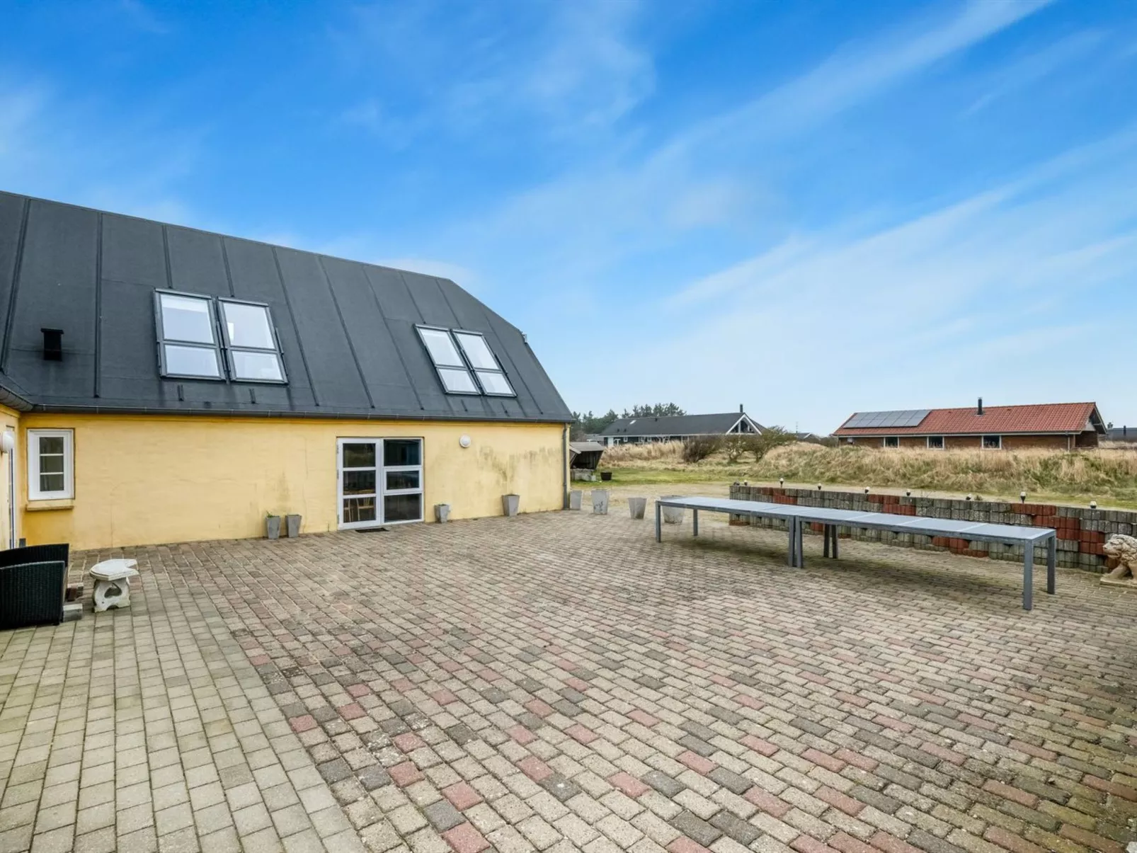 "Nafne" - 1.2km from the sea-Buiten