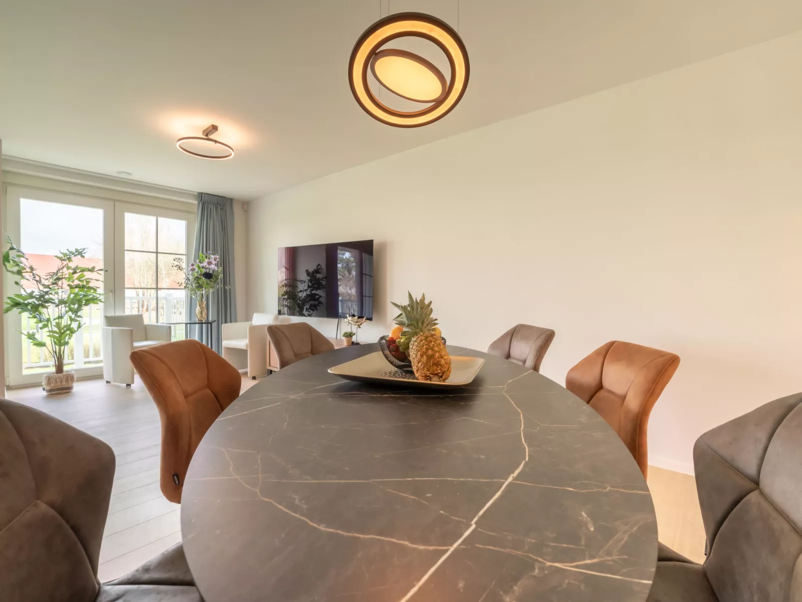 Whispering Waves with parking & terrace-Binnen