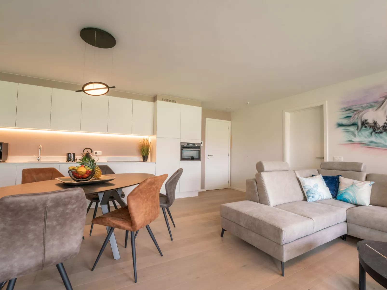 Whispering Waves with parking & terrace-Binnen