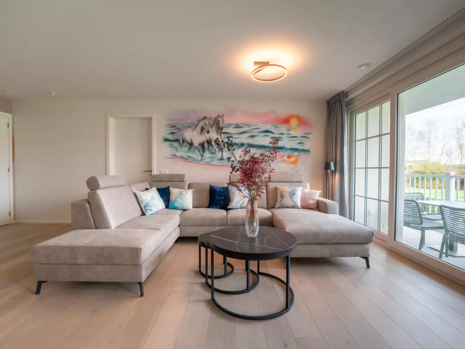 Whispering Waves with parking & terrace-Binnen