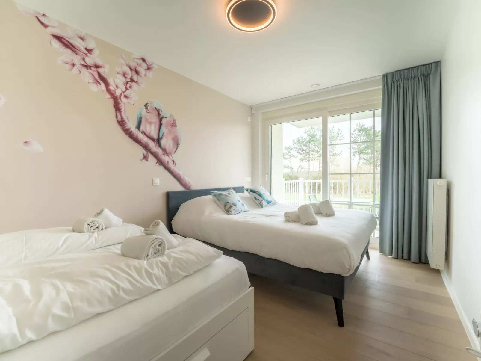 Whispering Waves with parking & terrace-Binnen